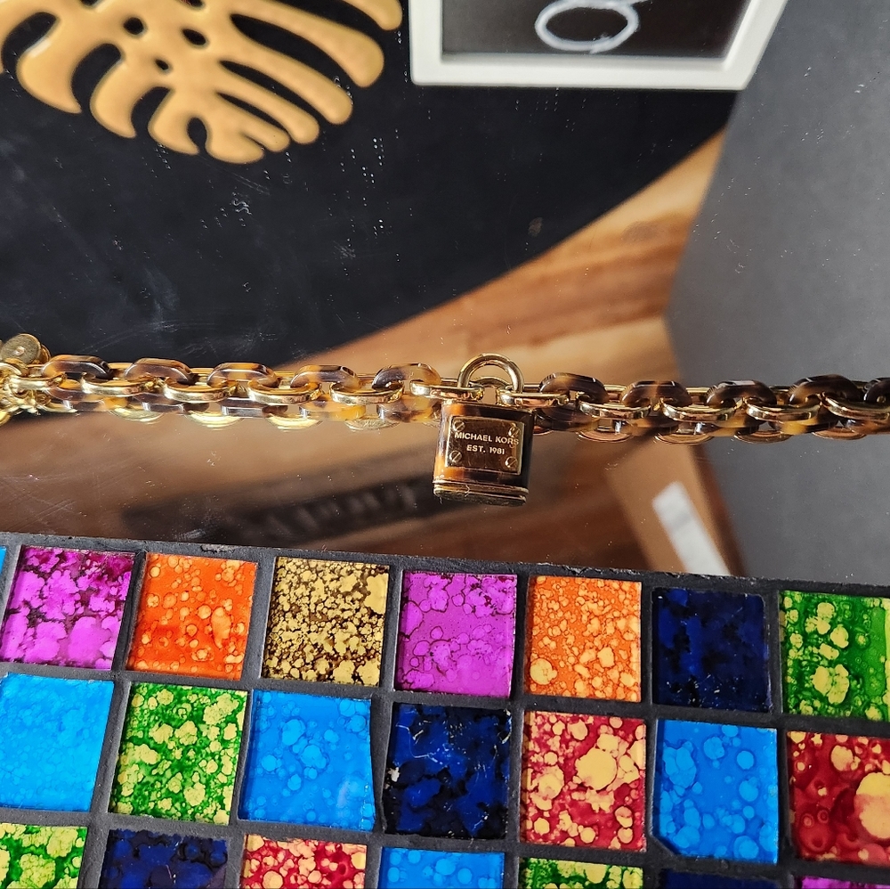 Michael Kors vintage goldtone & tortoise padlock chainlink toggle bracelet - Picture 5 of 7